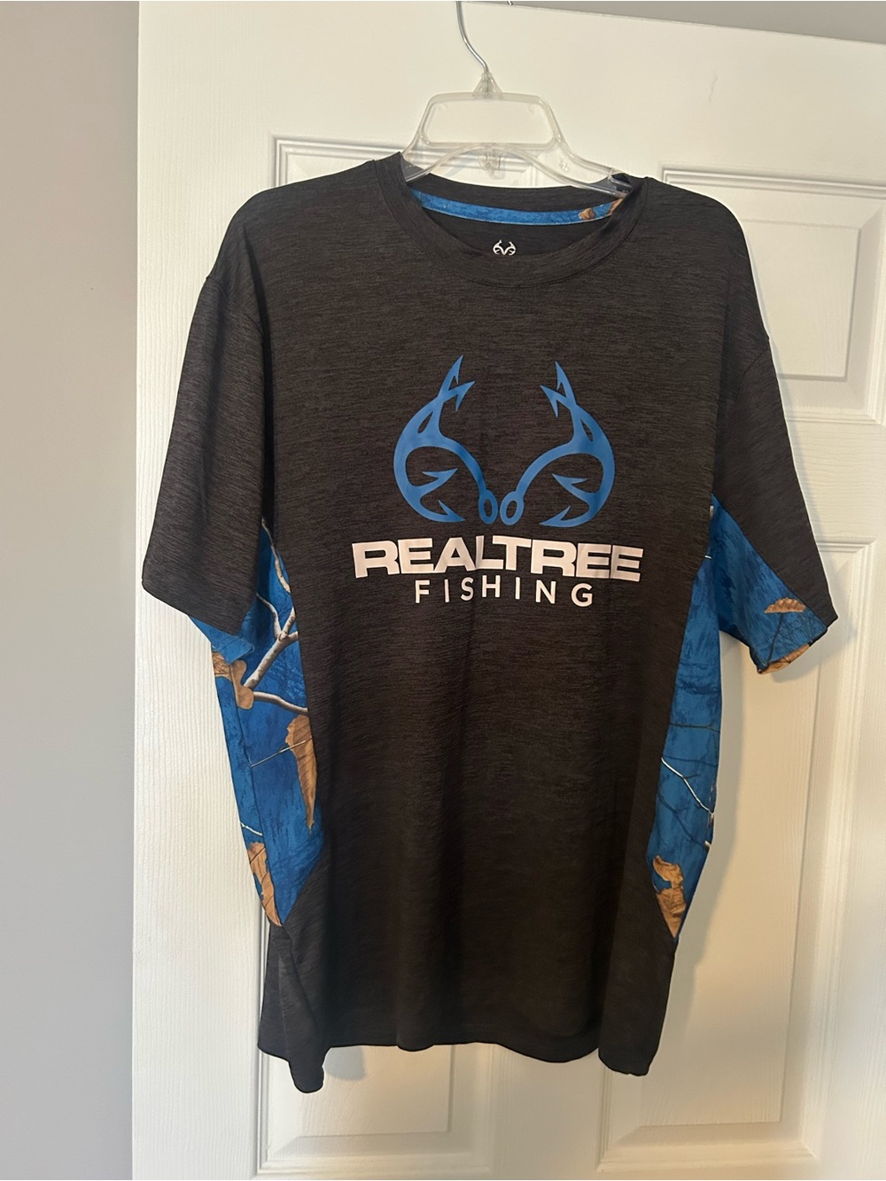 Realtree Fishing Men's Black & Blue Dry-Fit shirt